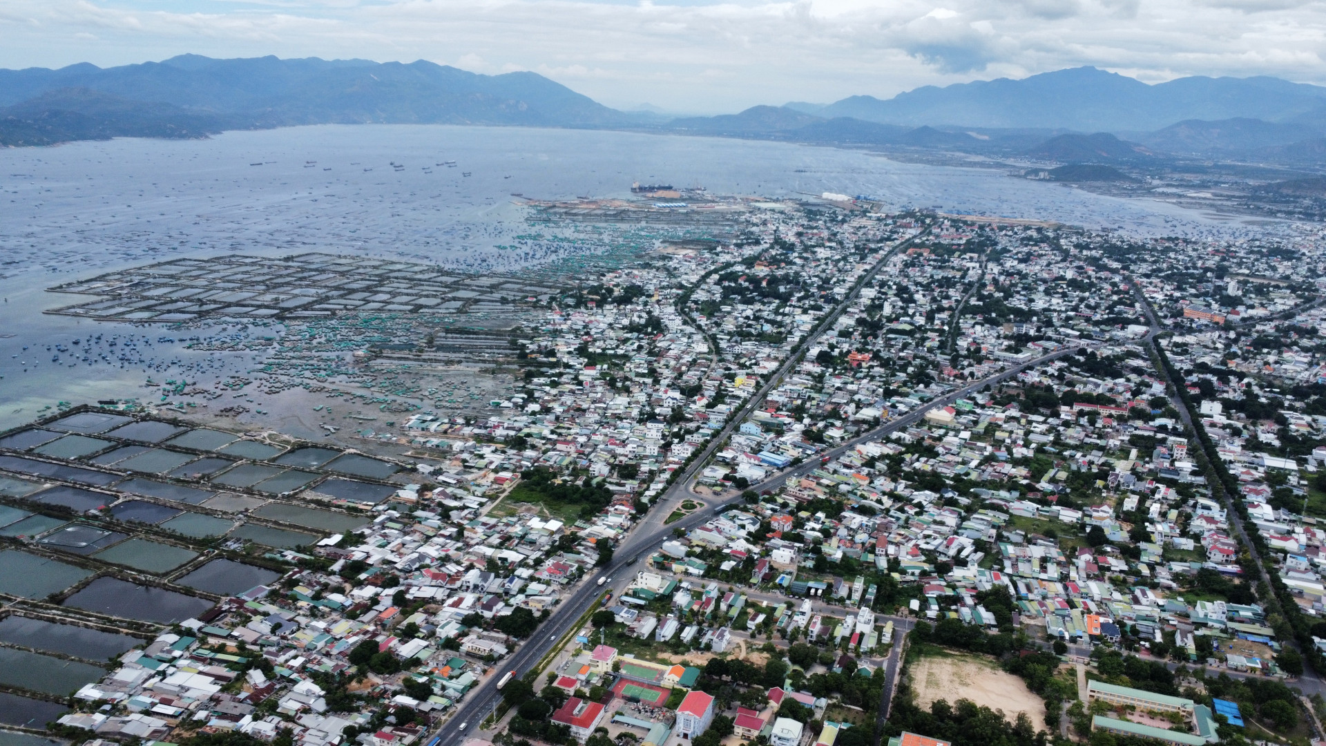 CAM RANH: NỖ LỰC TRIỂN KHAI CÁC DỰ ÁN TRỌNG ĐIỂM